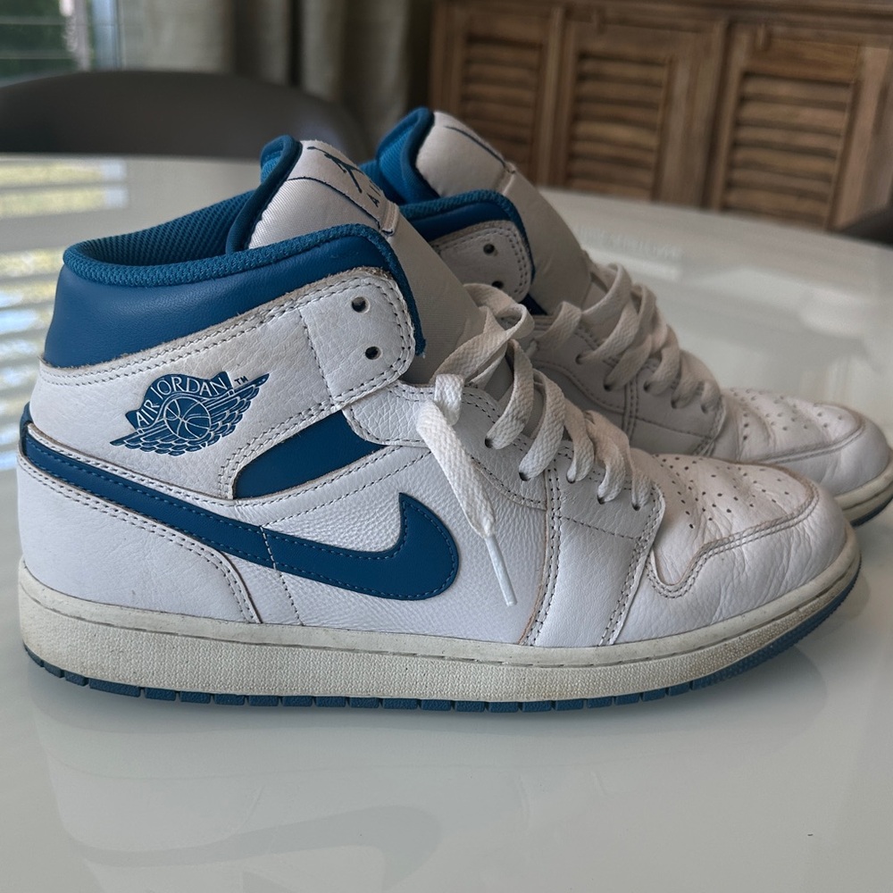 Nike Air Jordan Sneakers White and Blue